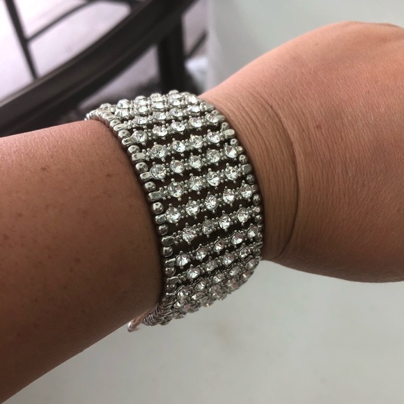 Rhinestone Silver Elastic Fashion Bracelet - Picture 3 of 4